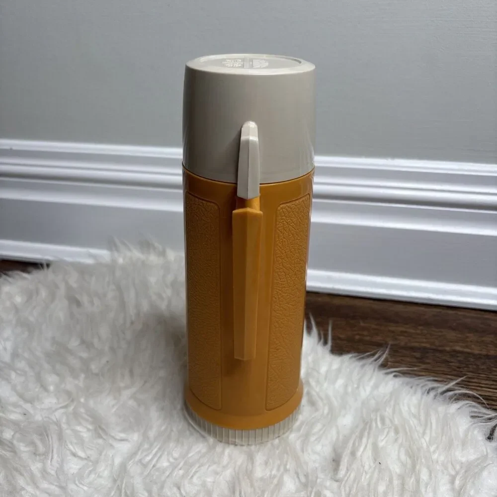 Vintage Thermos King Seeley Vacuum Bottle Harvest Gold / Beige Holds 16 oz CLEAN